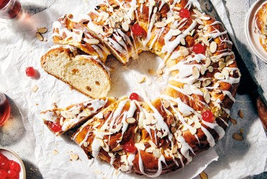 Braided Christmas Bread (Hefekranz)