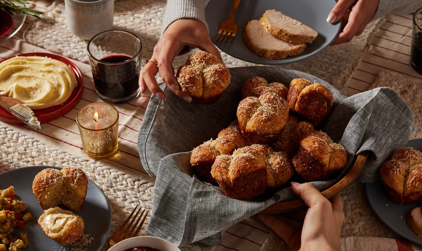 Gluten-Free Cacio e Pepe Clover Rolls 