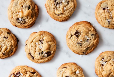 Keto-Friendly Macadamia Chocolate Chip Cookies